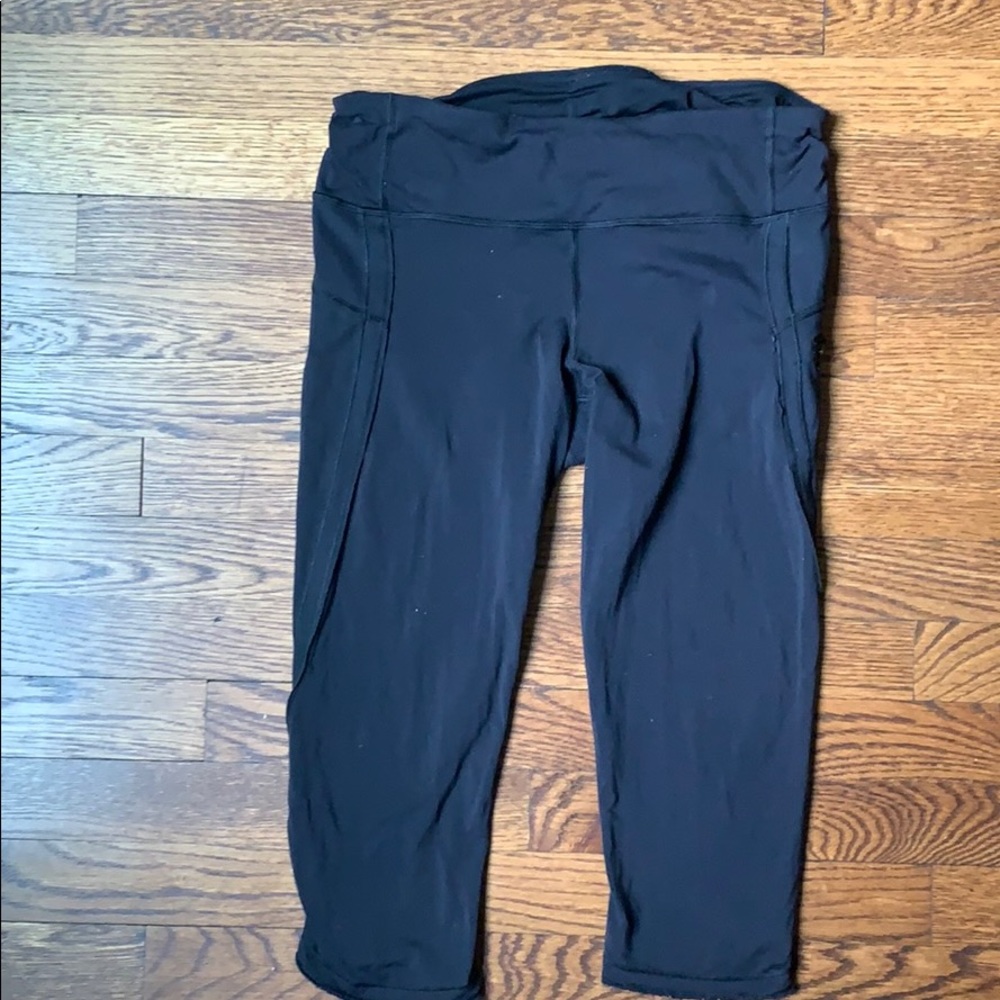 Lululemon size 8 cropped leggings